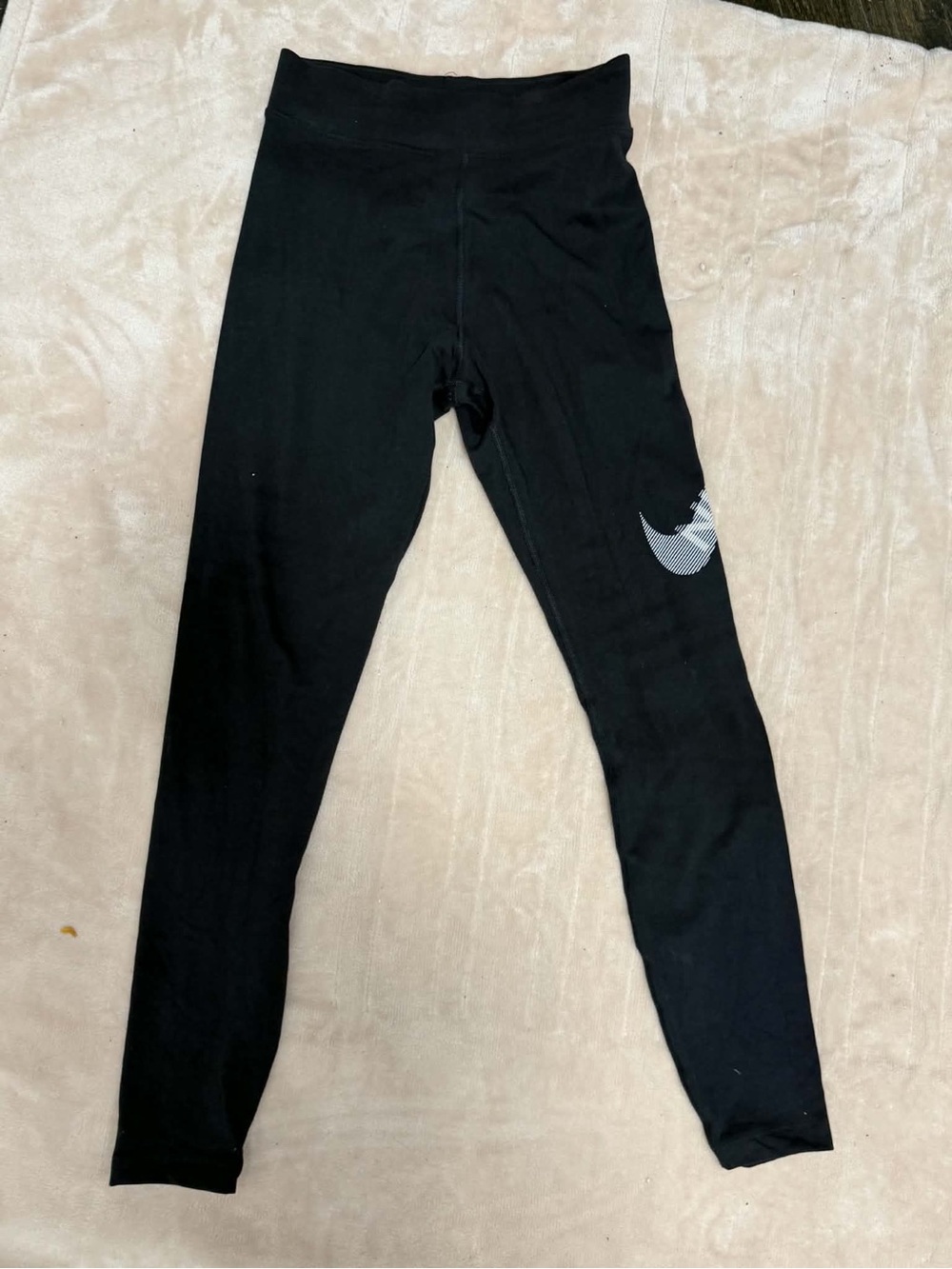 Nike Women’s NWT High Waisted Active Leggings with Reflective Logo